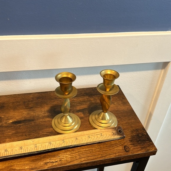 1970s Pair Of Vintage Brass Gold Twisted Candlestick Holders - Picture 5 of 6